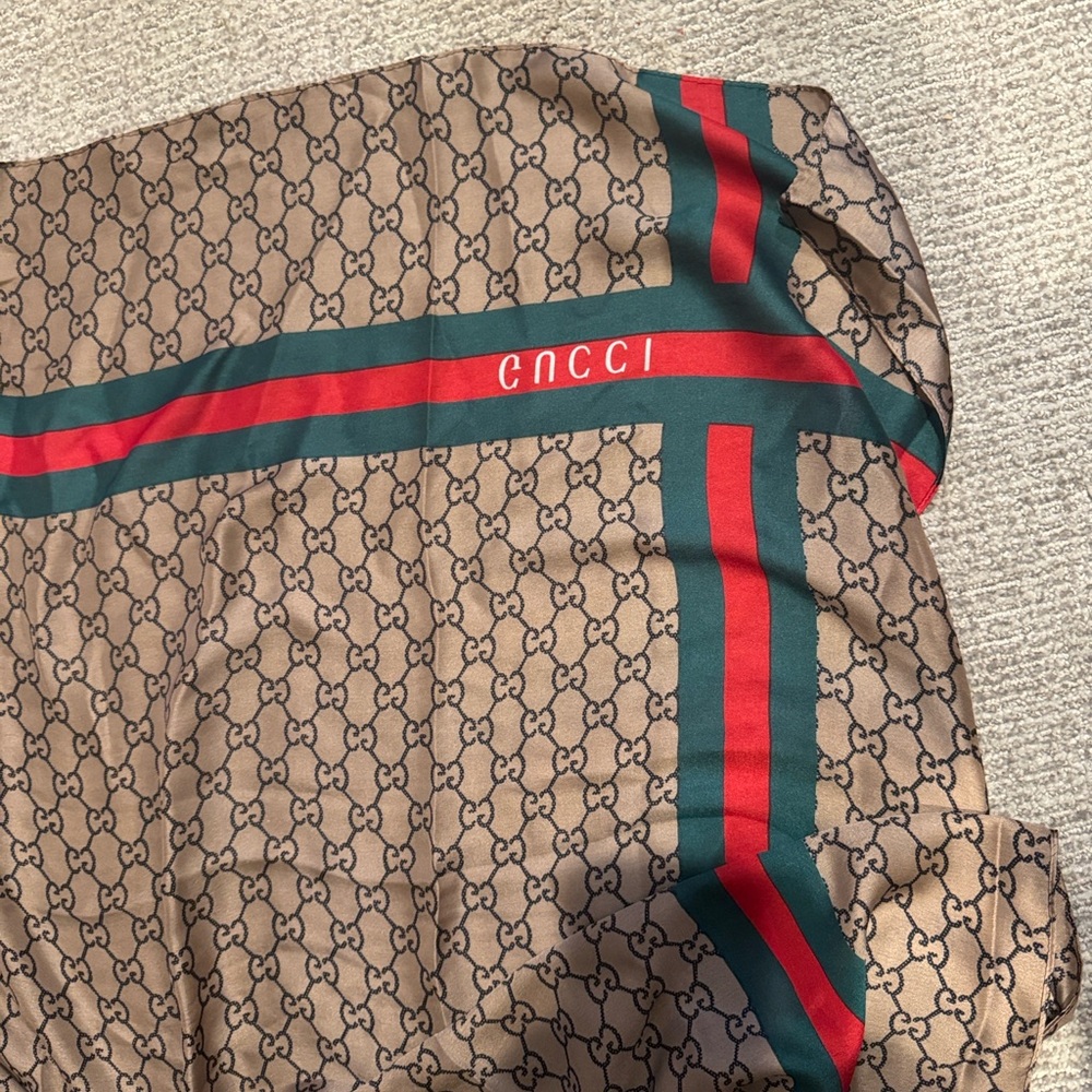 Gucci Beige and Red Logo Scarf